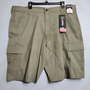 NWT Wrangler ATG Mens 40 Moss Green Cargo Shorts All-Terrain Gear Stretch Hiking